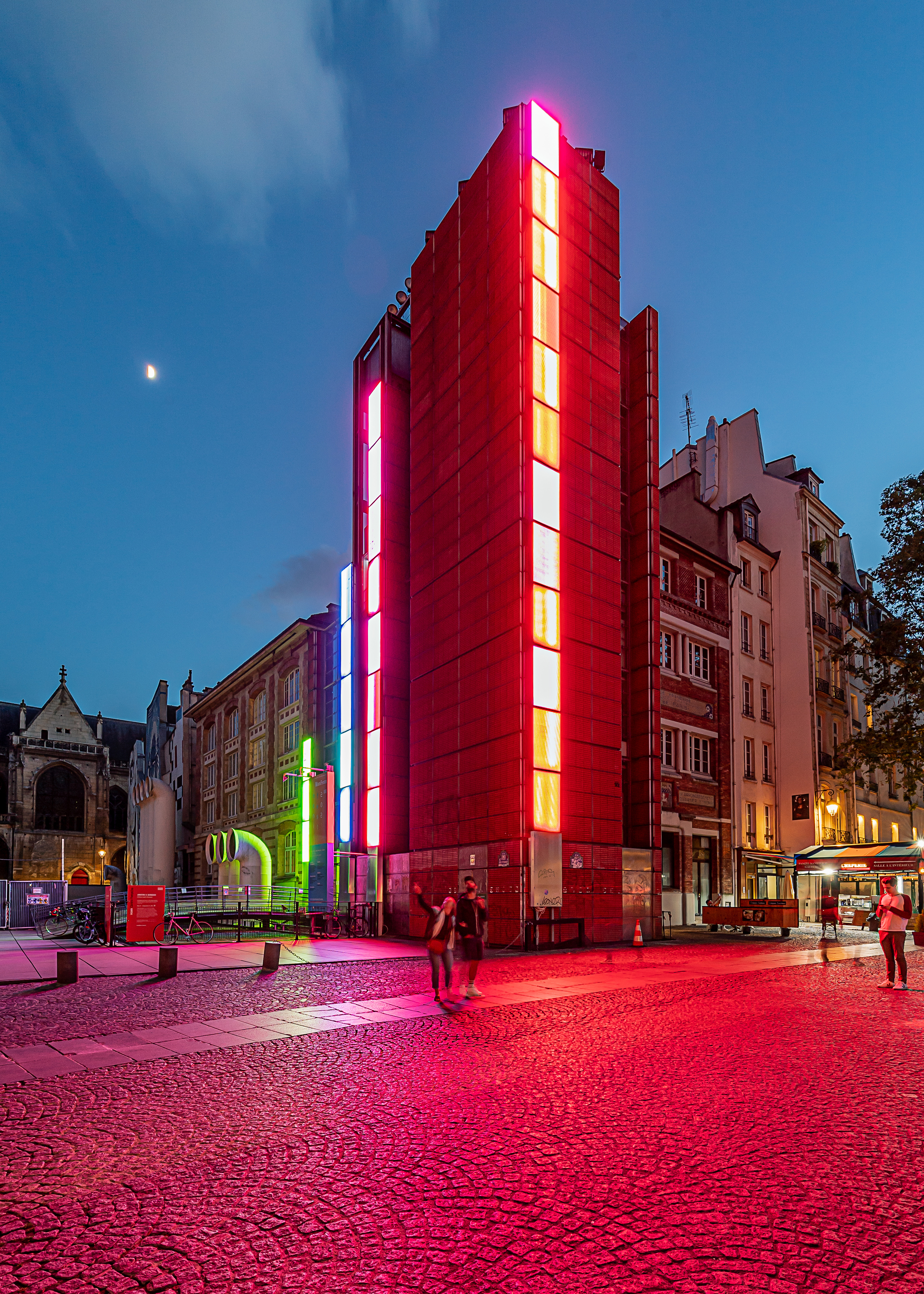 Infinite Screen at Centre – AROTIN & Infinite Pompidou Screen SERGHEI